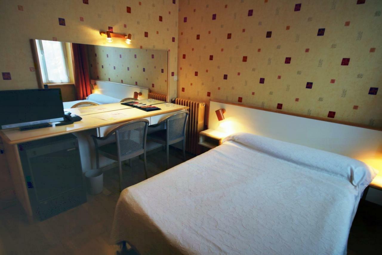 Les Messageries Saint-Flour (Cantal) Quarto foto